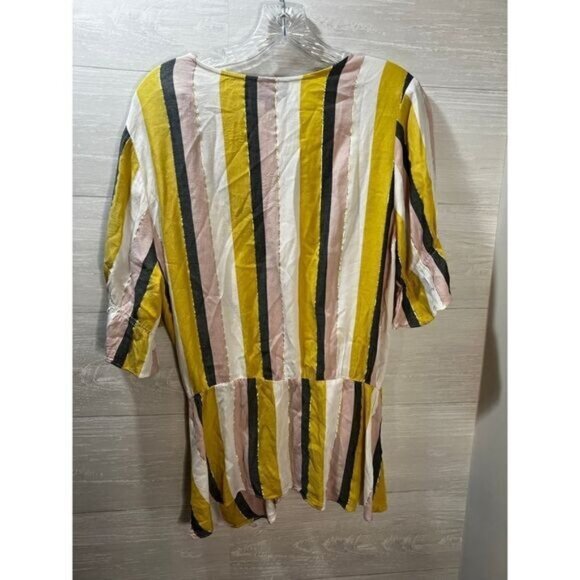 Beige by ECI Surplice Front 3/4 Sleeves Blouse Large - Picture 2 of 7